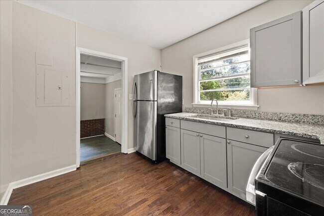 Building Photo - 1935 Handley Ave SW