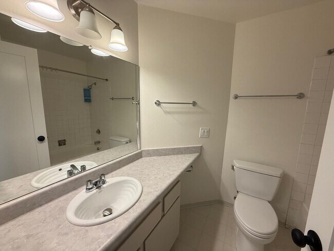 Building Photo - 2 Bed 2 Bathroom in Pinehurst (Plus Amenities!)