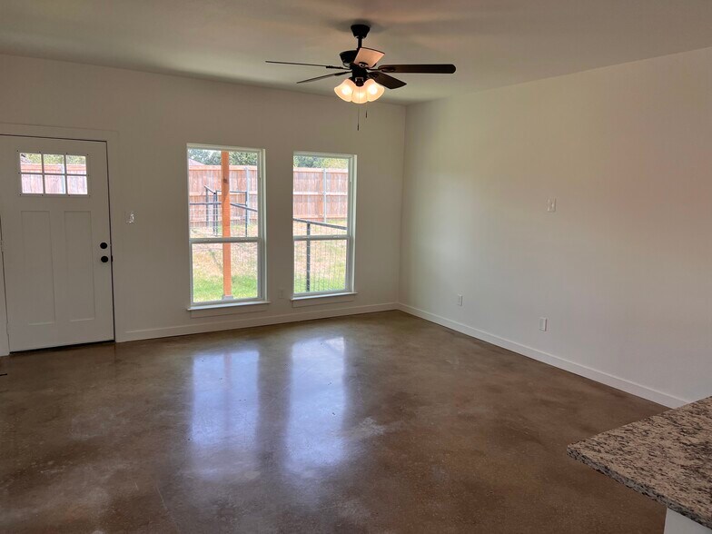 Building Photo - 2208 J E Woody Rd