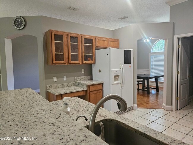 Building Photo - 2338 Cool Springs Dr N
