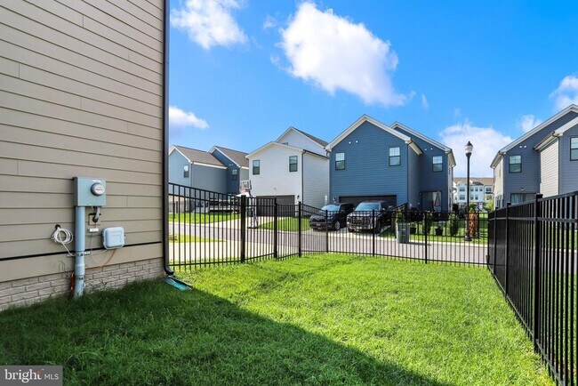 Building Photo - 404 Constellation Ln