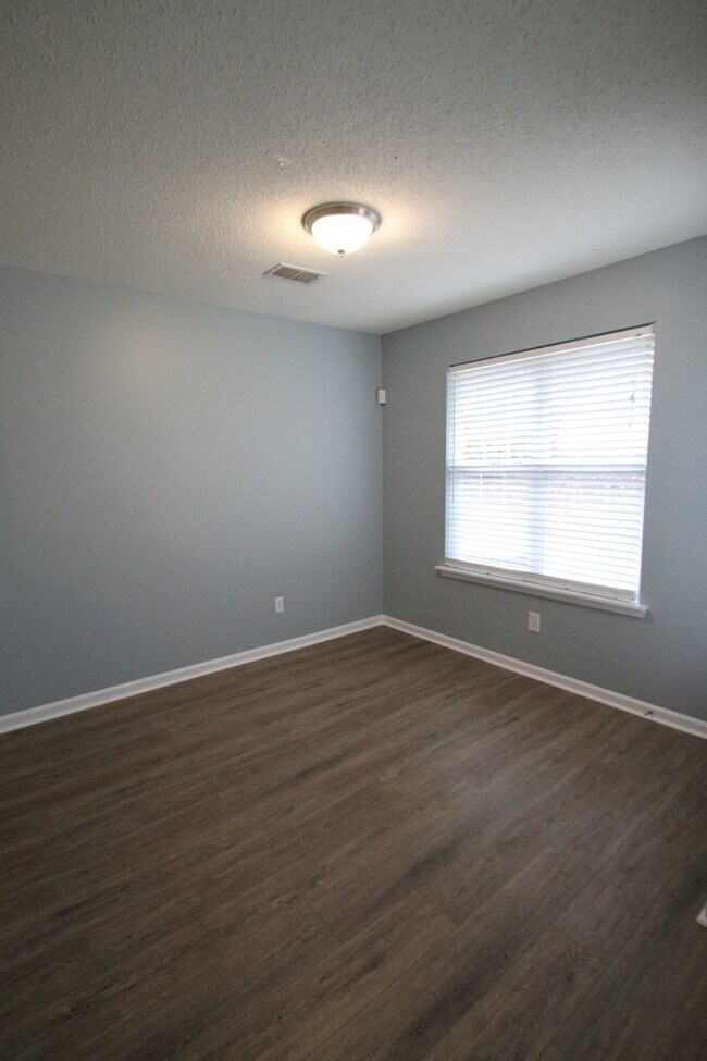 Building Photo - 1364 Walnut Hill Dr