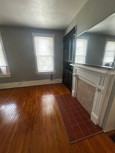 Building Photo - 106 Lynnwood Ave