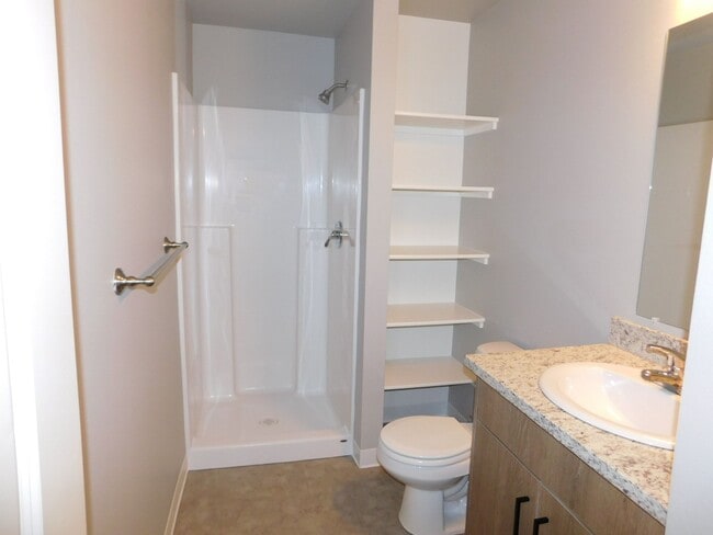 Building Photo - 2Bd/2Ba 2nd Story Apartment Unit - Available Now!