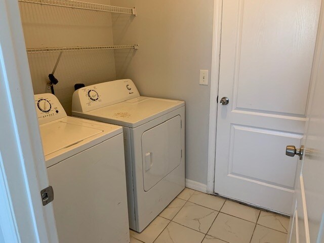 Building Photo - 1803 Royal Ridge Dr