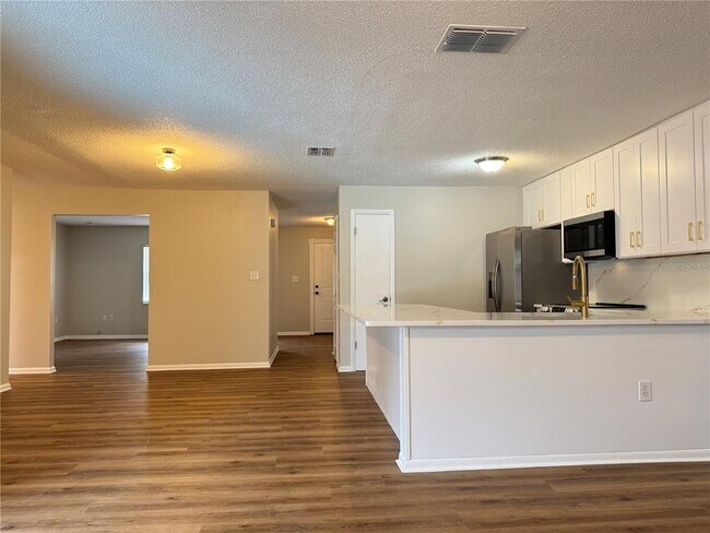 Building Photo - 1602 Leslie Dr