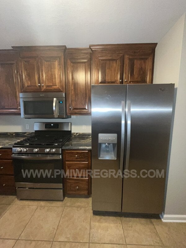 Building Photo - 214 Winterberry Way