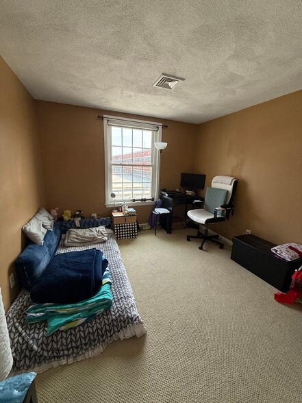 Bedroom 1 - 24 South St