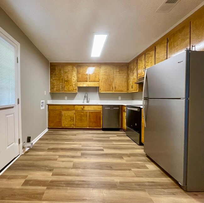 Building Photo - 425 Lexington Heights