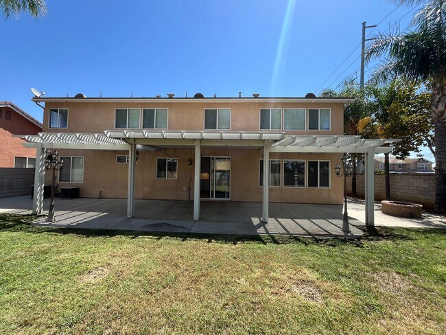 Building Photo - Spacious 5 Bedroom/3 Bath Home in Eastvale.