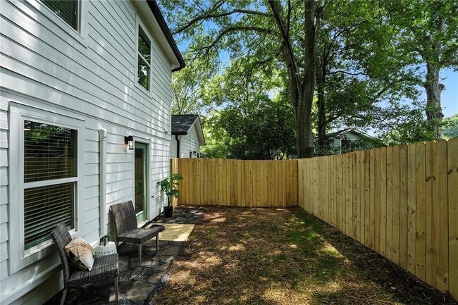 Building Photo - 1597 Glenwood Ave SE