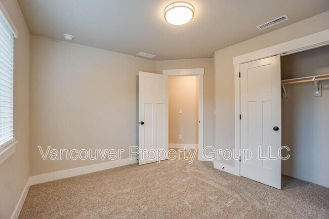 Building Photo - 2351 E Otter Lp