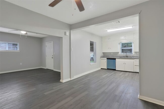 Building Photo - 710 E Magnolia St