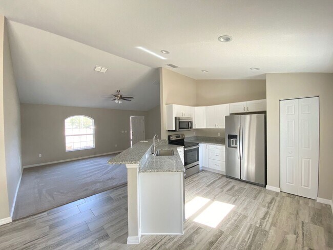 Building Photo - Custom Home - Desirable SW Ocala Neighborhood 3/2/2 **WON'T LAST**