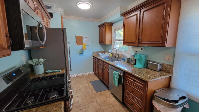 Building Photo - 1250 E 1st St