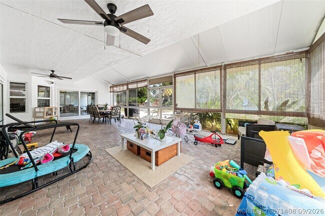 Building Photo - 14463 SW 16th Ct