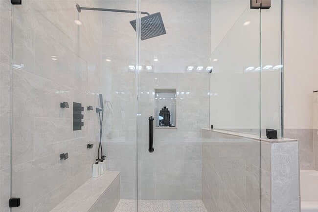 Building Photo - 2909 Nagle St