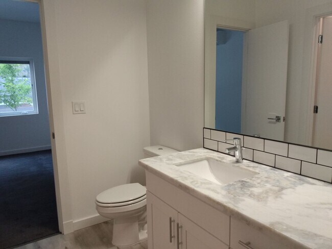 Building Photo - Your Perfect 1-Bedroom: ADA Friendly, Hardwood, Granite Counters