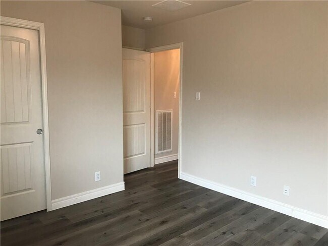 Building Photo - 724 Gabriel Mills Dr