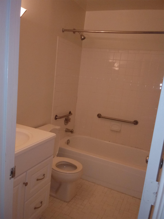 Building Photo - 831 Thomas Ct