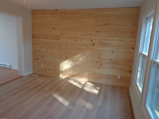 Building Photo - 83b N High St