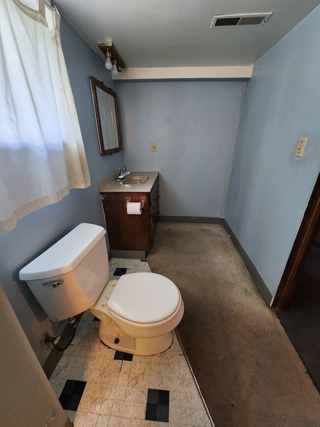 Building Photo - Pre-Leasing for September - 4bed/2bath House