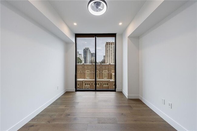 Building Photo - 2425 Peachtree Rd NE