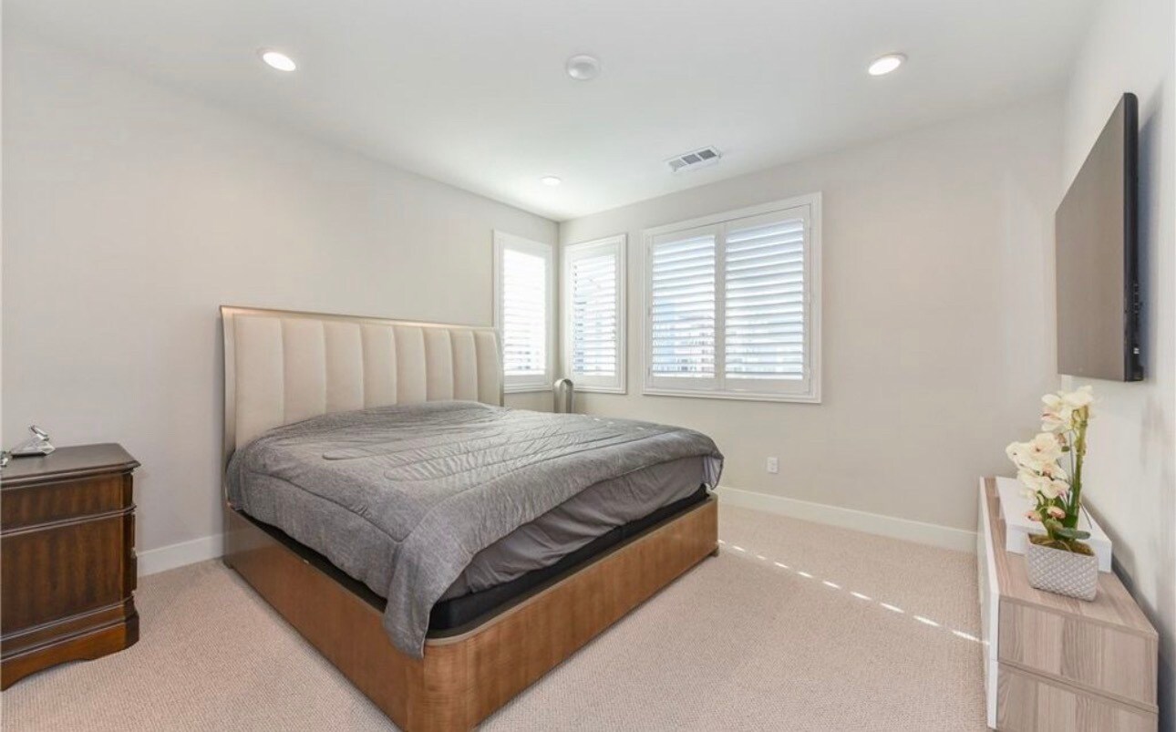 Building Photo - 123 Tenor