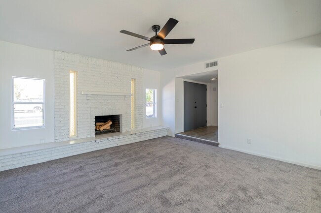 Building Photo - 460 N Longmore