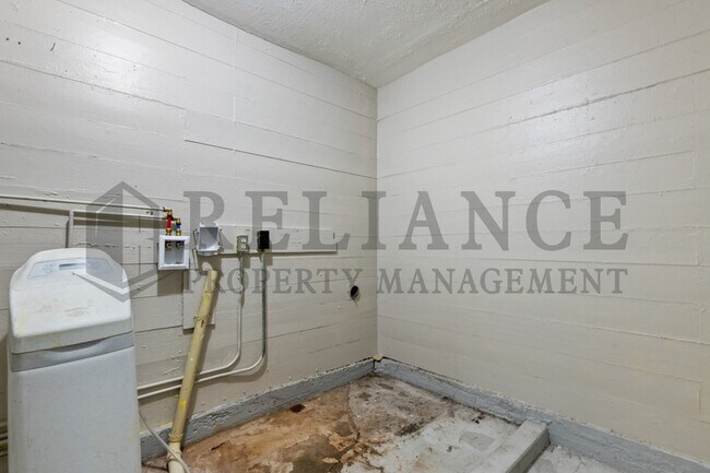 Building Photo - 1523 Matlock Dr