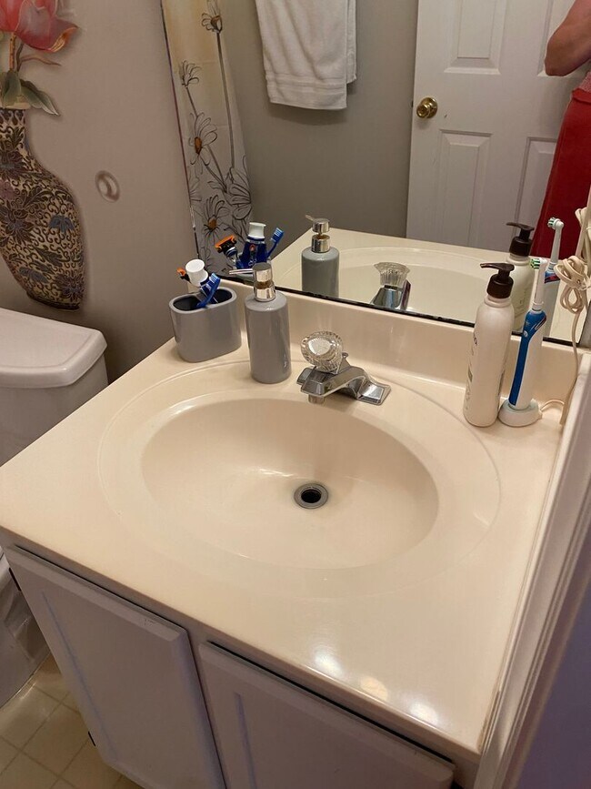 Building Photo - Charming 3BR House in High Point