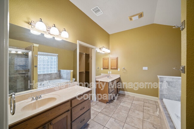 Building Photo - 1214 Sugar Land Dr