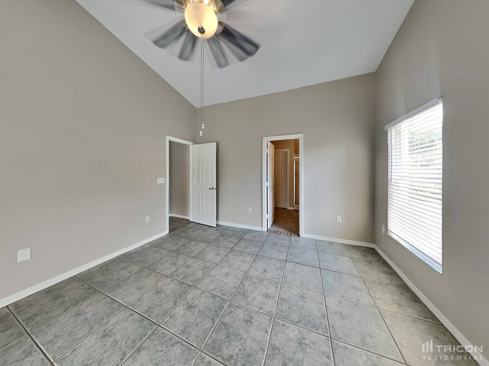 Building Photo - 7641 Manor Dr