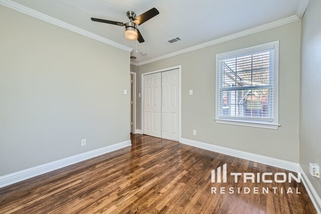 Building Photo - 3920 Calmont Ave