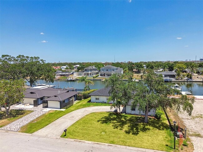 Building Photo - 3913 Fontainebleau Dr