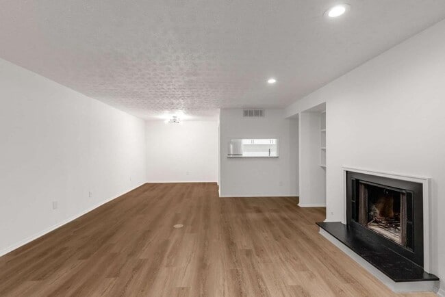 Building Photo - 1017 Dunbar Dr