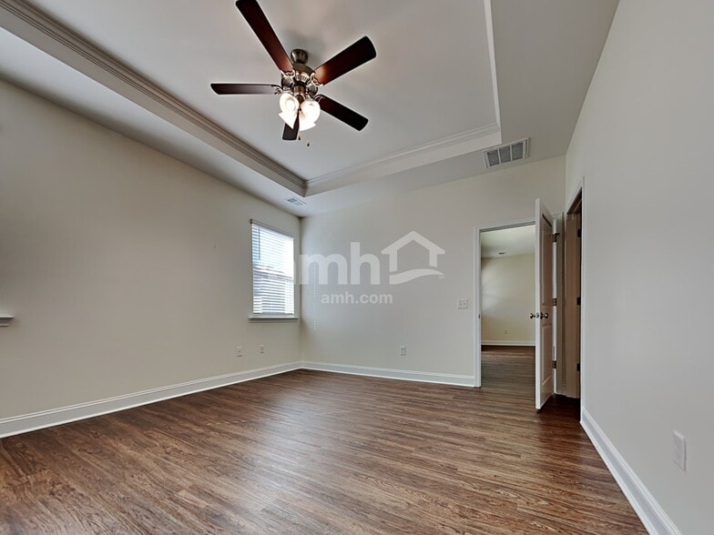Building Photo - 118 Thatchet Dr