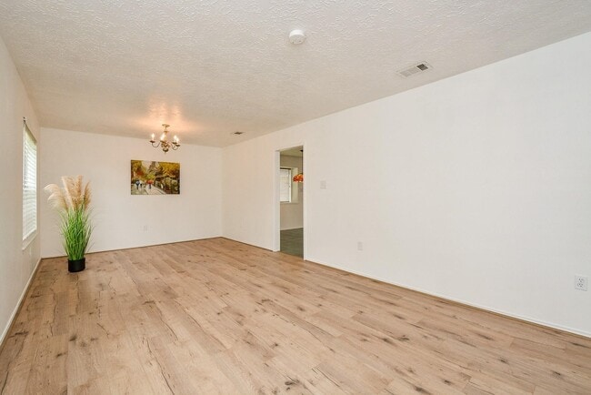 Building Photo - 3315 Honey Creek Dr