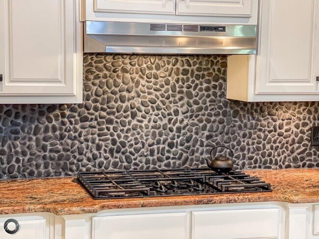 Building Photo - 5106 Sloan Cir