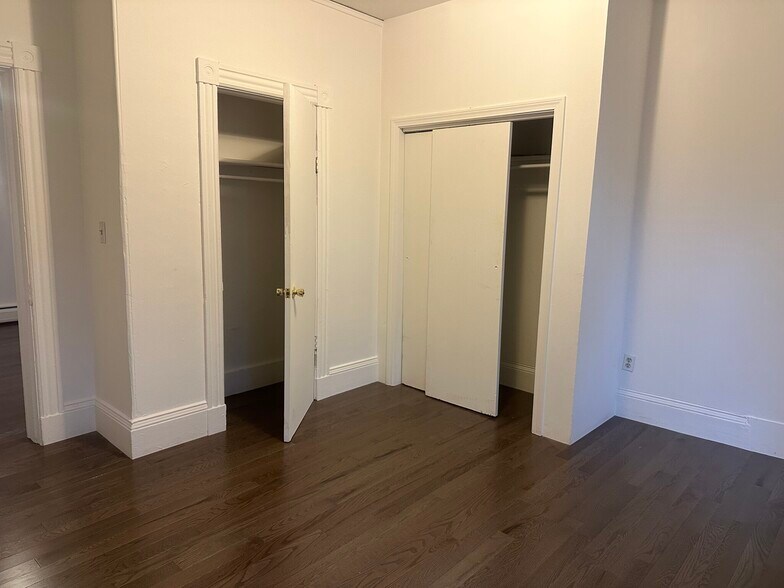 Building Photo - 509 Medford St