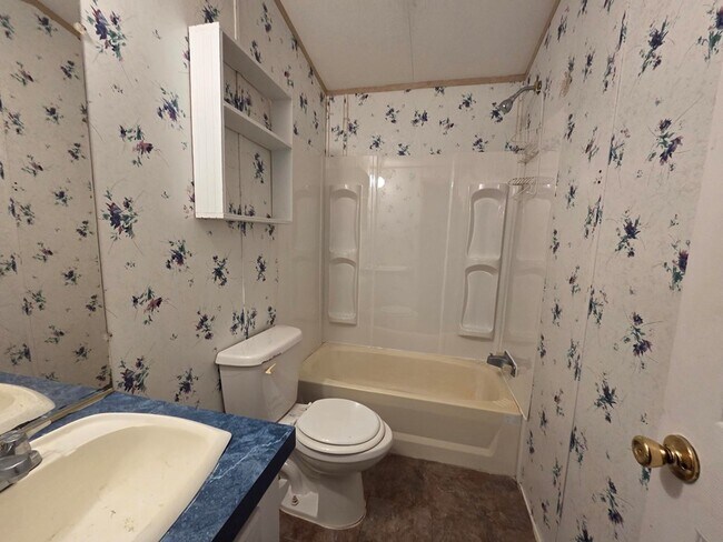 Building Photo - 106 Clark St