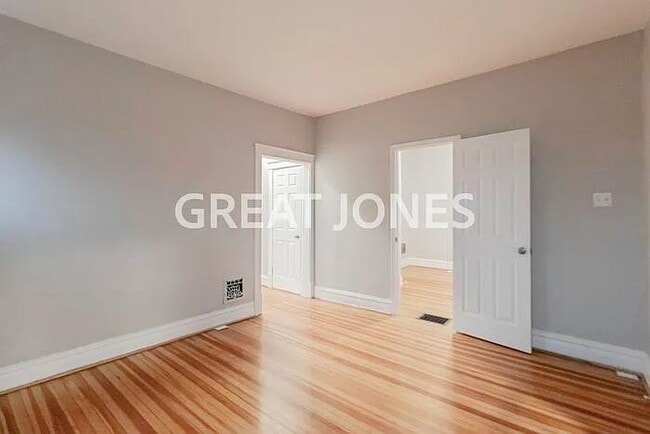 Building Photo - 8626 Argyle Ave