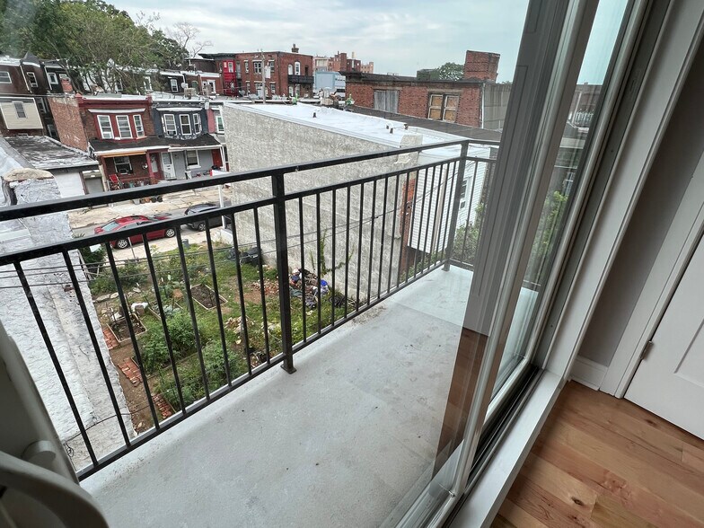 Building Photo - 5128 Spruce St