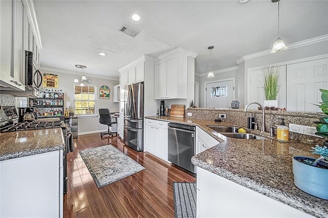 Building Photo - 2319 Roy Cir