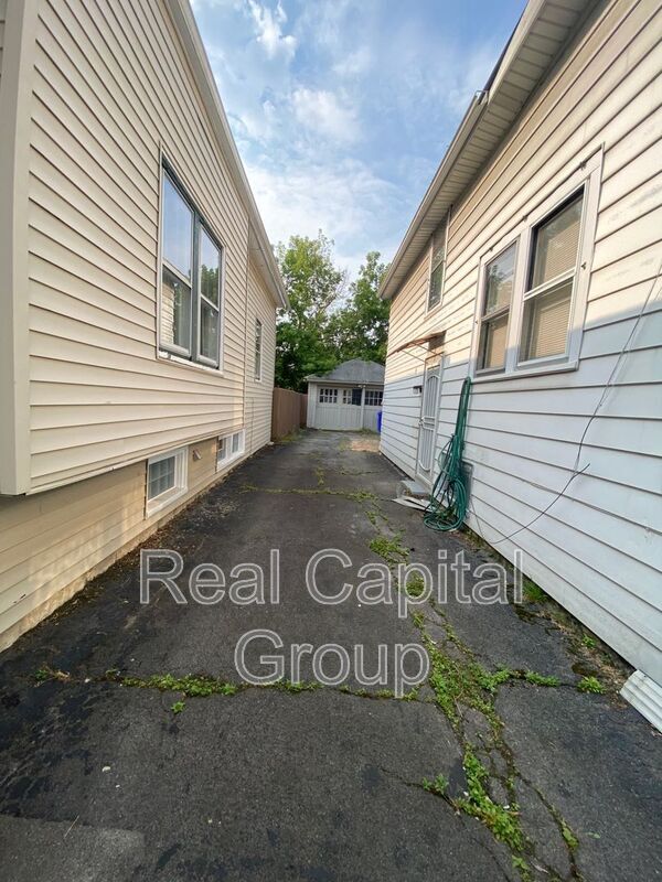 Building Photo - 511 Shirley Ave