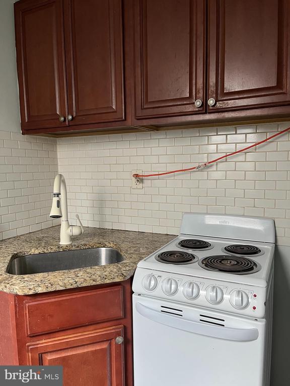 Building Photo - 425 N 41st St