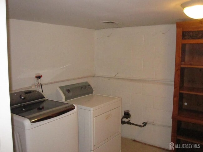 Building Photo - 202 Goldmine Ln