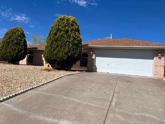 Building Photo - Beautiful home on a large corner lot with RV parking