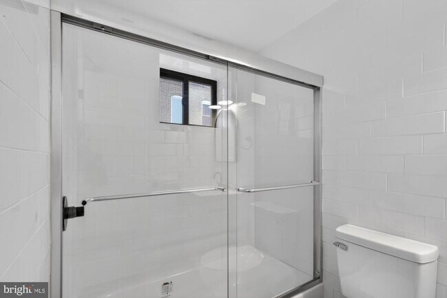 Building Photo - 712 N American St