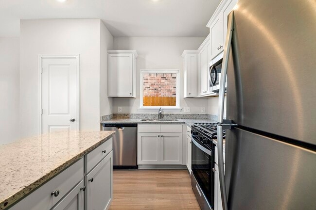 Building Photo - 320 Tejas Trl